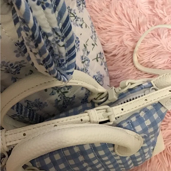 NWT Nanette Lepore Blue & White Quilted Floral Tote W/Gingham Mini Pouch + Charm - Picture 6 of 8